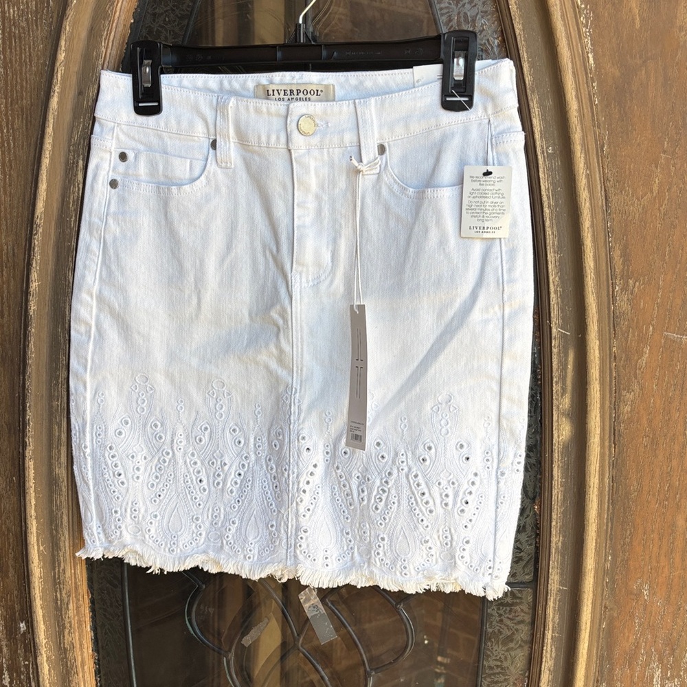 NWT Liverpool Eyelet lace white jean skirt! 26